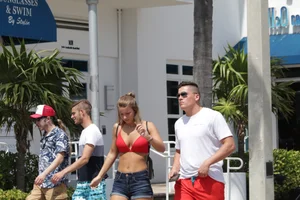 Deerfield Beach girls in bikinis