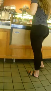 Chubby Girl With Big Ass in Yoga Pants - Cafe Creepshots Gallery