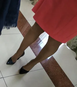 Legs in Pantyhose on High Heels Creepshots