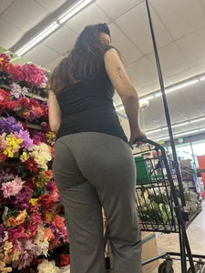 Petite chic w nice ass gobble in sweats‼️
