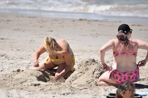 Extra thick beach girls in bikinis with big boobs