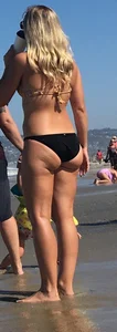 Blonde Beach Milf Having Fun — Bubble Butt