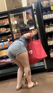 Mom is a pawg