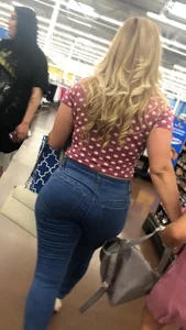 Hot ass candid milf in tight jeans with an amazing ass