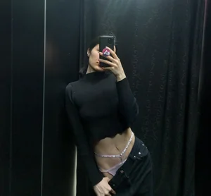 Hot amateur girls' selfies in underwear