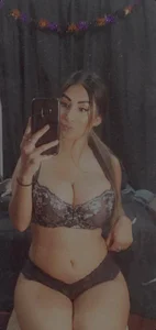 Chunky Hot Girl in Underwear Taking a Mirror Selfie