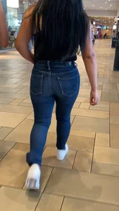 Latina jeans