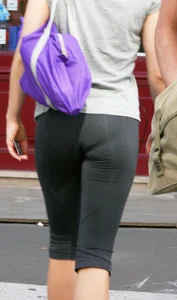 Skinny babe in leggings with some serious vpl