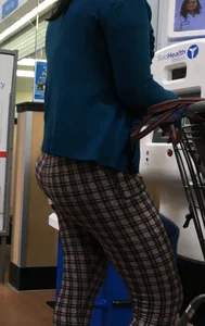 Nice big round booty in tight patterned leggings