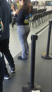 Stocky Candid Girl With a Nice Booty in Grey Leggings Creepshot