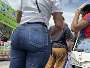 Sexy Fit Thick Round Phat Ass Bubble Booty Latin MILF
