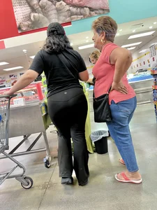 FATTEST ASS IN FLARES