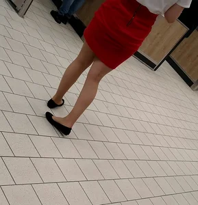 Candid girl in a red skirt and flats, nice legs creepshot