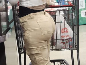 Out In The Wild 26 (The Phattest ass i cap this year) Epic Bubble!