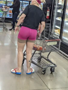 Latina mami w/ amazing bubble in pink shorts