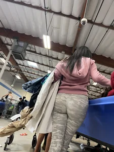 Petite bubble milf in camo leggings