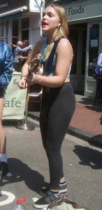 Busker girls