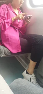 More sexy crossed legs creepshots in public transport!