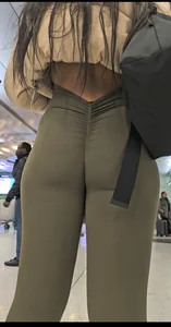 Fit latina in onepiece (flex gif)