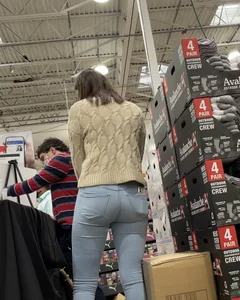 Hot girl at Costco in skin tight jeans with a great ass