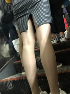 Ass in Grey Chequered Skirt and Thin Legs in Pantyhose Subway Escalator Closeup Creepshots