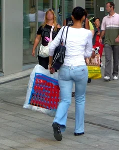 Hot bubble booty in light blue jeans street creepshot