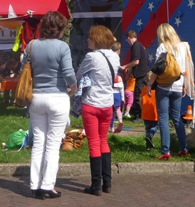 Street candid milfs wearing tight jeans