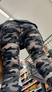 Gilf in camo leggings