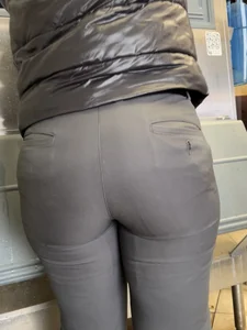 AMAZING ASS IN TIGHT DRESS PANTS🔥