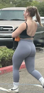 College PAWG with an amazing ass in grey leggings