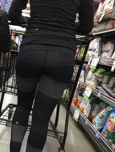 Milf with great round ass in tight leggings grocery shopping