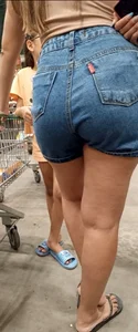 Hungry ass Hottie blonde
