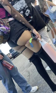 MUST SEE ! Latina goth girl showing off her cheeks