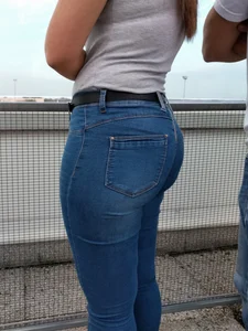 Big sexy ass in tight jeans at the airport