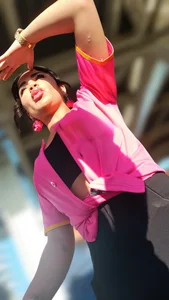 Big lip mami in black flares