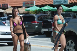 Another gallery of sexy Deerfield Beach girls in bikinis