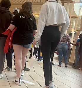 Bubble Butt petite blonde
