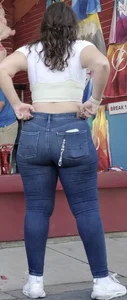 More hot pics of a great bubble ass in tight blue jeans