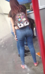Beautiful plain pants in thin women. LOOK AT IT!