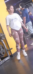 Perfect ass in gym leggins