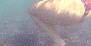 Bikini babe filmed underwater and washing off in sexy little bikini