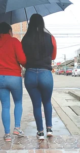 Culona en jeans lisos mamasita