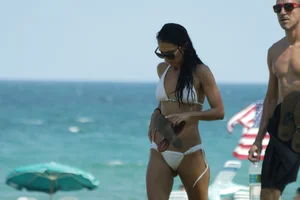 Candid Florida beach and bikini girls