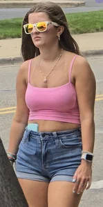 Rocking body in pink crop top & shorts