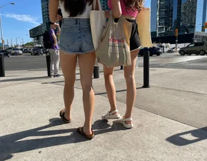 Nice teen ass & legs in short shorts