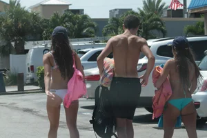 Candid Florida beach and bikini girls