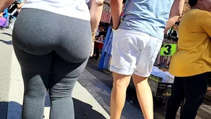 Hot big bubble ass in grey leggings