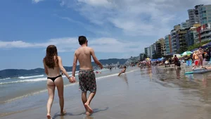 Brazillian beach creepshots, huge gallery of candid girls in swimsuits
