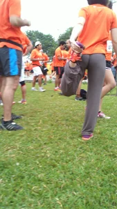 Running chick in grey sweats with a nice ass and wedgie