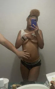 Hot girls' selfies and non candid pics